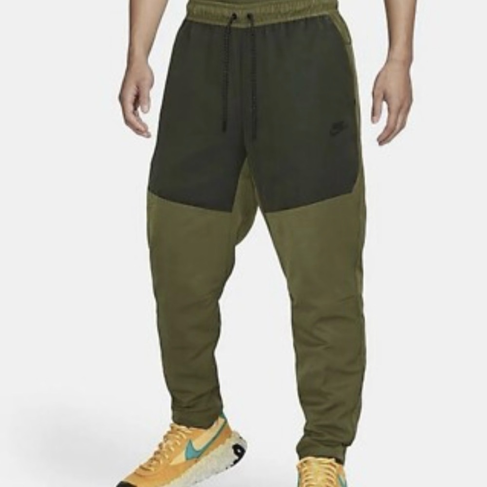 Nike  Sportswear Men's Repel Tech  Two-Tone Green Jogger Pants